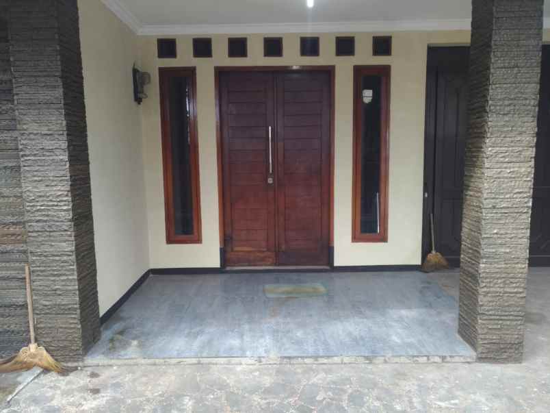 rumah strategis taman cibaduyut indah bandung