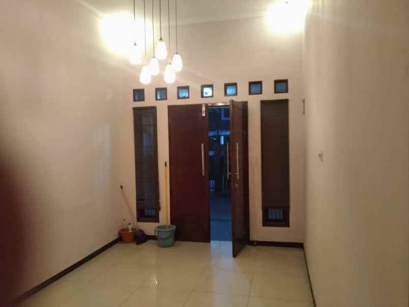 rumah strategis taman cibaduyut indah bandung