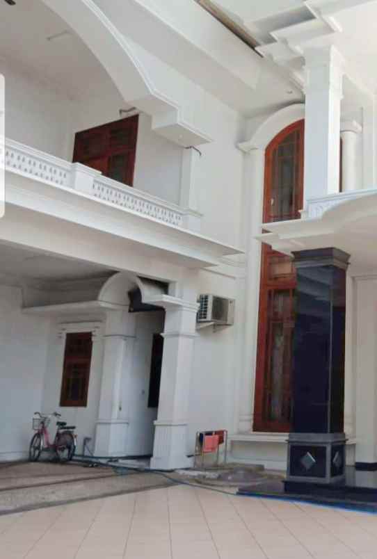 rumah tengah kota surabaya jalan biliton gubeng