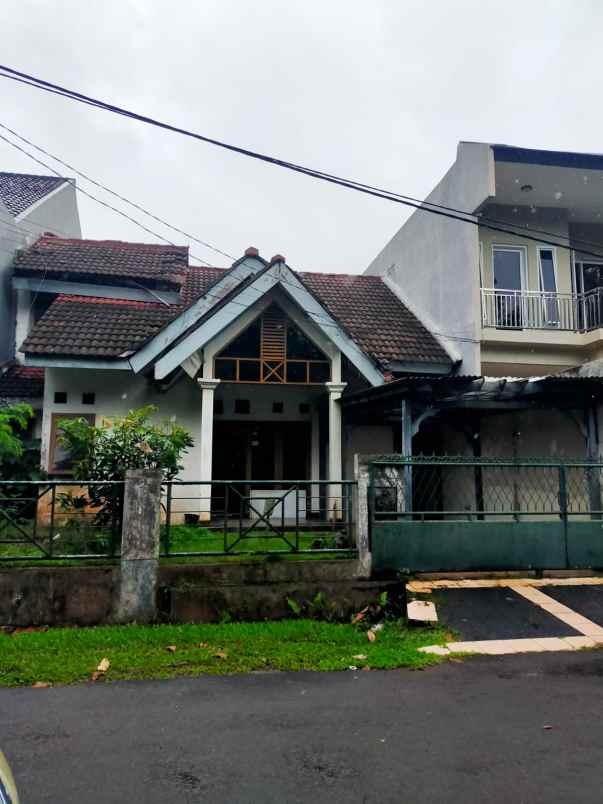 rumah tua di sektor 1 6 bsd