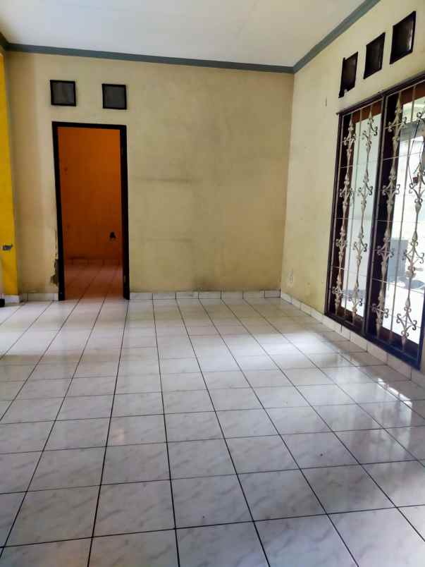 rumah tua di sektor 1 6 bsd