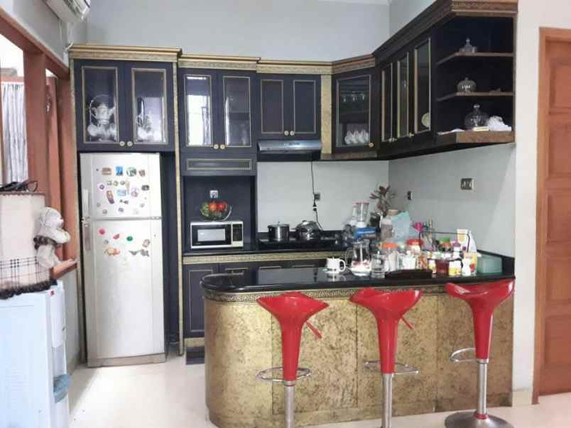 rumah villa menara kelapa gading