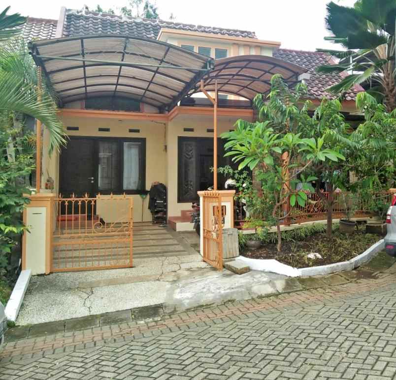 rumah villa puncak tidar