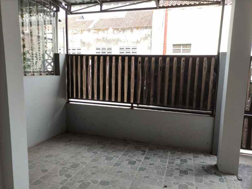 sewa rumah purbayan 2lt dekat luwes