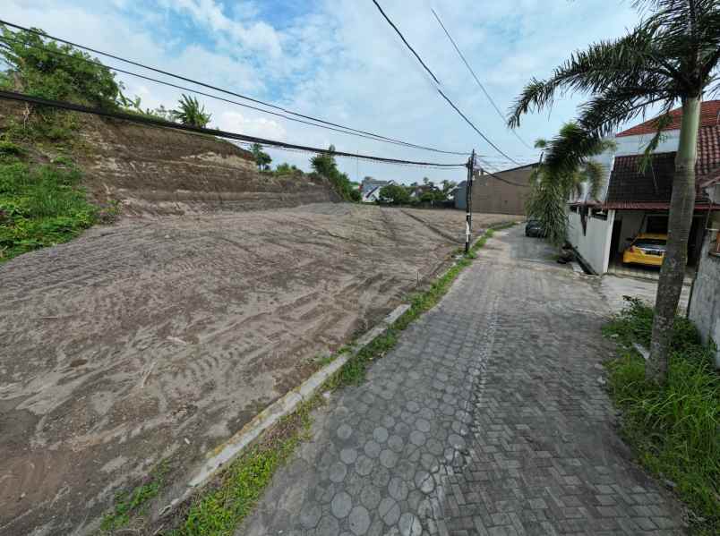 tanah dekat stadion maguwo mangku jl aspal