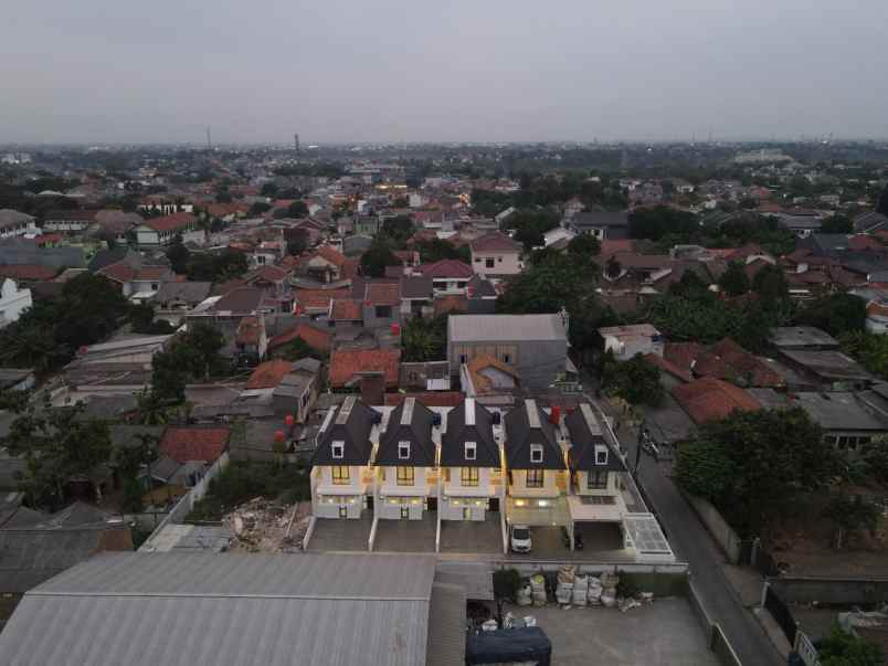 townhouse siap huni rumah mewah dekat jakarta timur