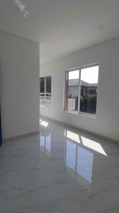 turun harga rumah 2 lantai siap huni di kota wisata