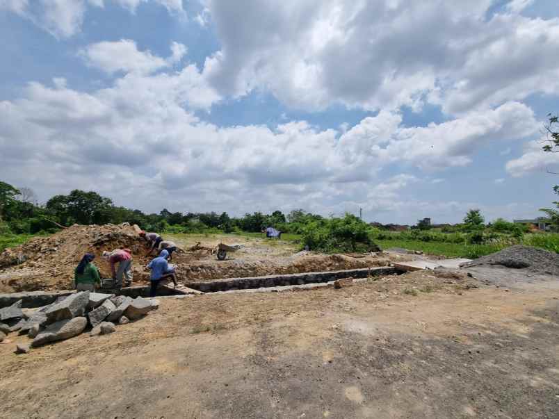 8 menit ugm lokasi 150 meter ringroad utara jogja