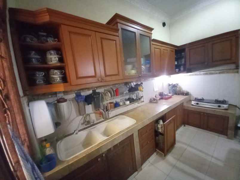 buyer only kost siap pakai siwalankerto dekat uk petra