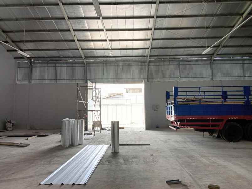 di sewakan gudang kondisi clean di area caringin