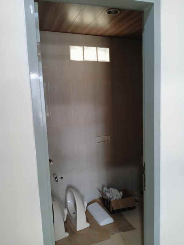 di sewakan gudang kondisi clean di area caringin