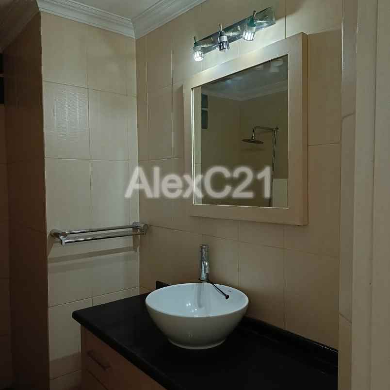 dijual apartemen tb simatupang