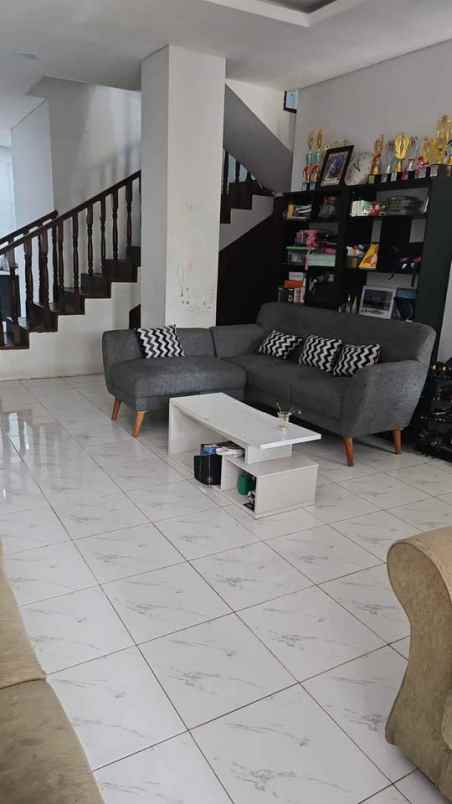 dijual cepat rumah 2 lantai dikayuringin bekasi barat