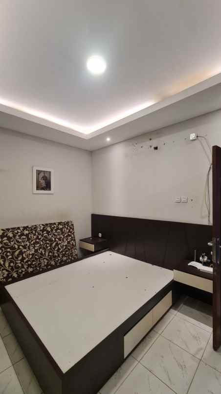 dijual cepat rumah 2 lantai dikayuringin bekasi barat