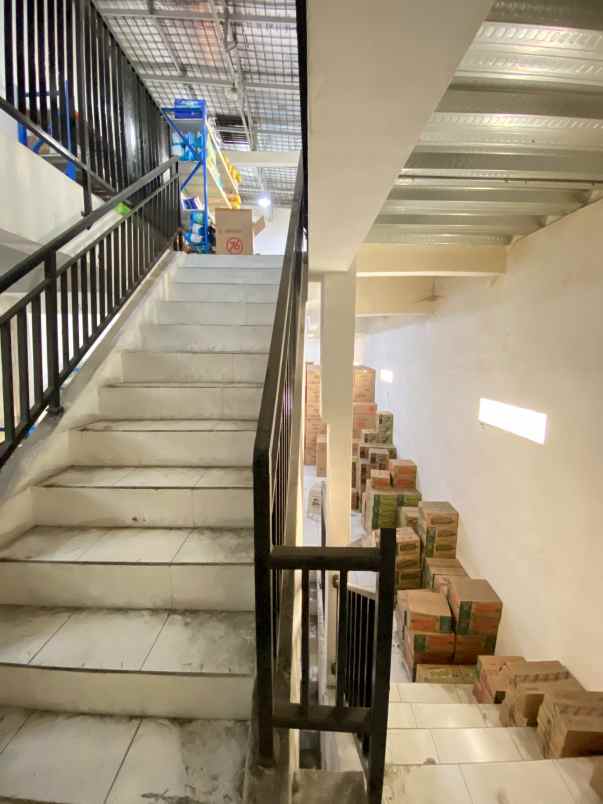 dijual gudang pinggir jalan di kaliabang bekasi