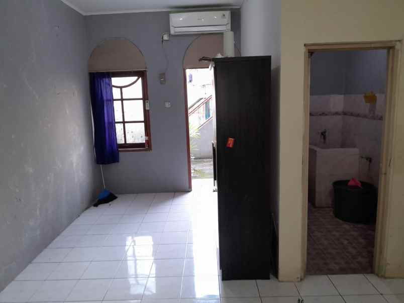 dijual kost jalan raya kalimalang