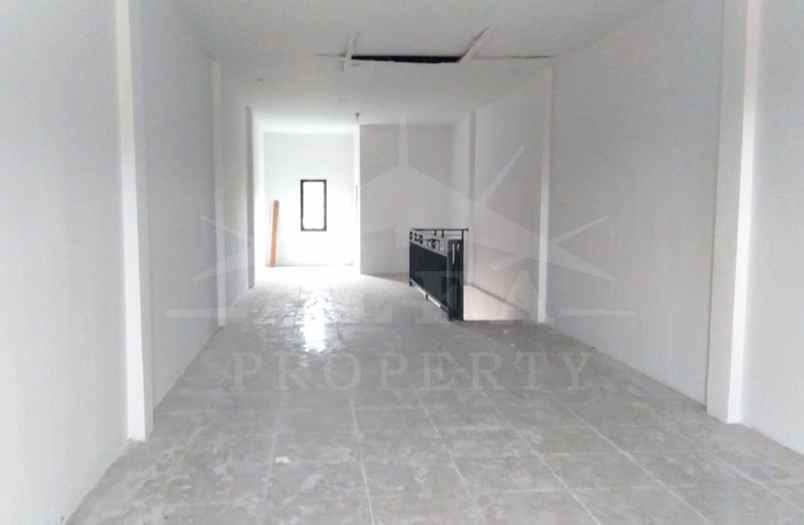 dijual ruko gudang kantor jalan raya sungai kakap