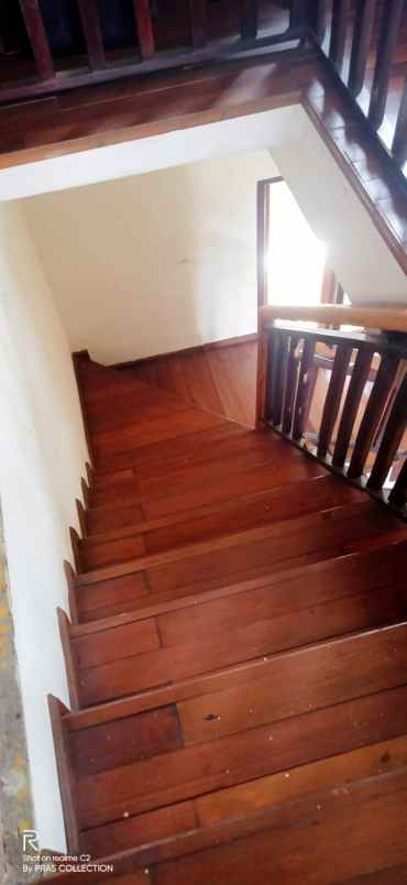 dijual rumah 2 lantai lokasi dinoyo