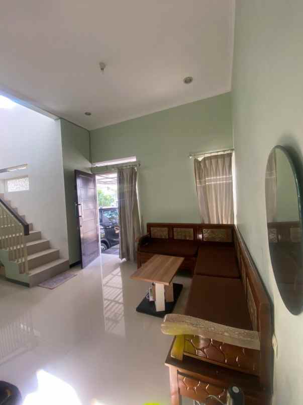 dijual rumah 2 lantai lokasi jl ikan gurami malang
