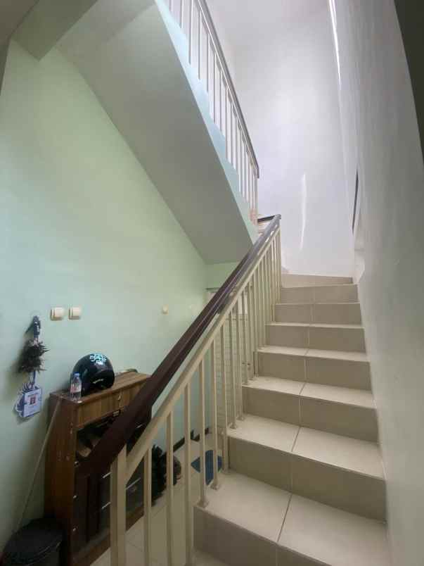 dijual rumah 2 lantai lokasi jl ikan gurami malang