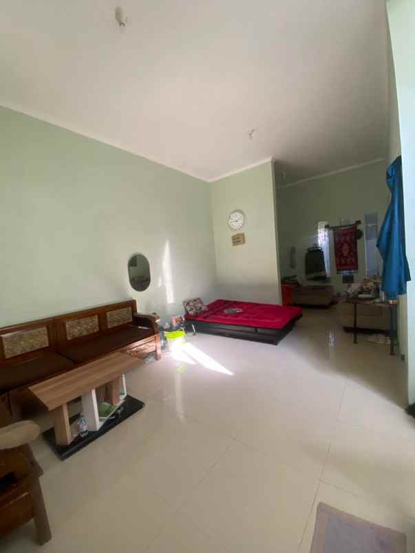 dijual rumah 2 lantai lokasi jl ikan gurami malang