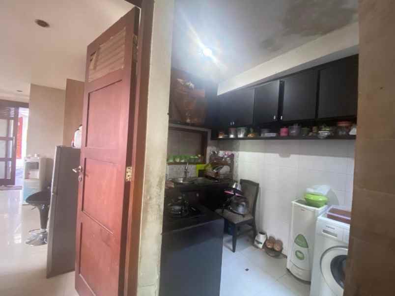 dijual rumah 5 kamar tidur di peguyangan denpasar bali