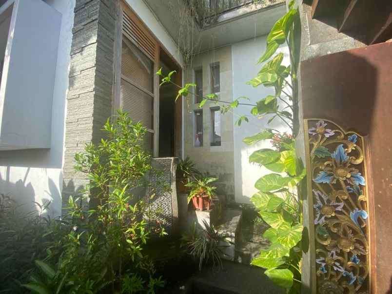 dijual rumah 5 kamar tidur di peguyangan denpasar bali