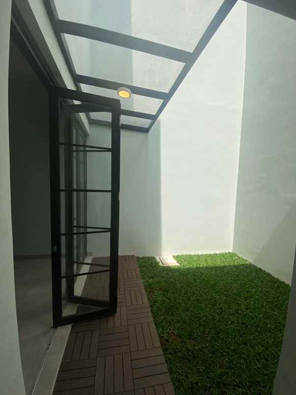 dijual rumah alam sutera