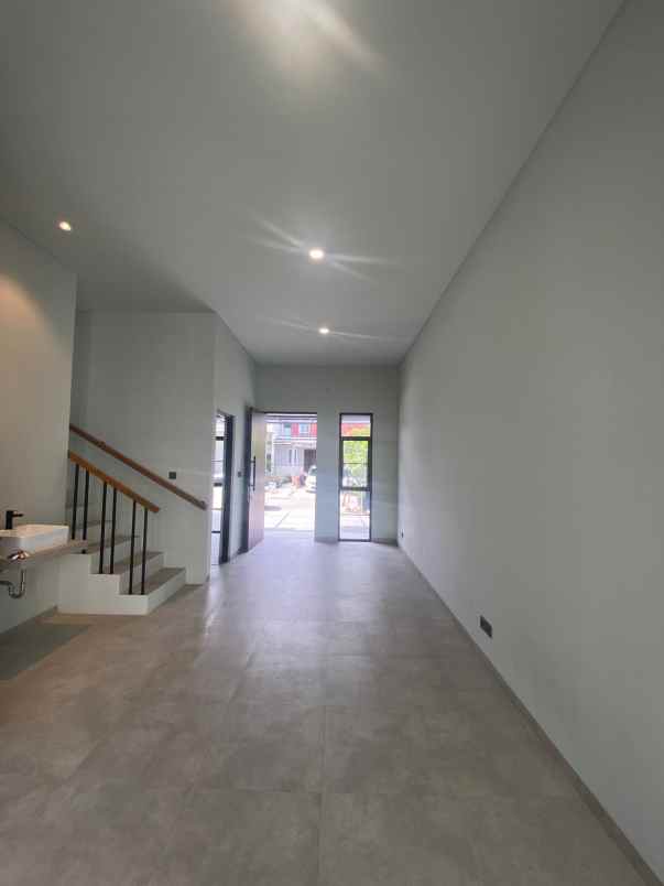 dijual rumah alam sutera