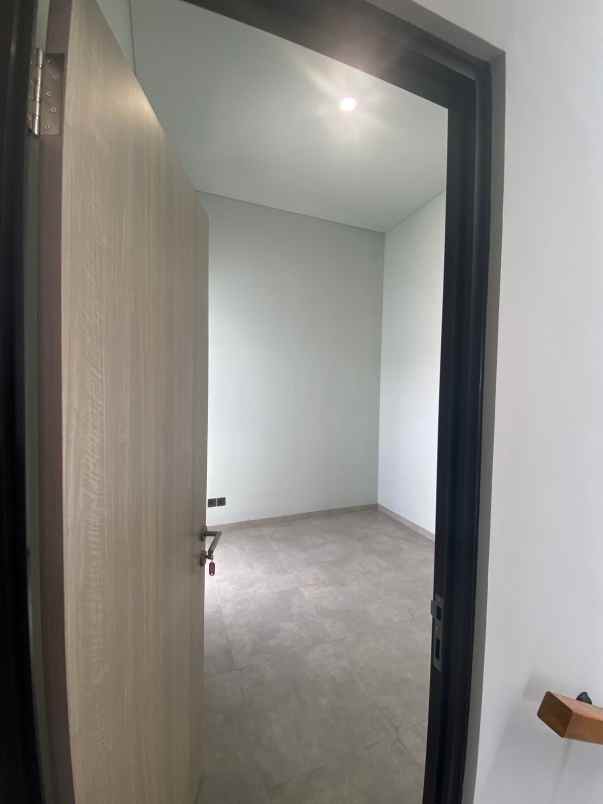 dijual rumah alam sutera