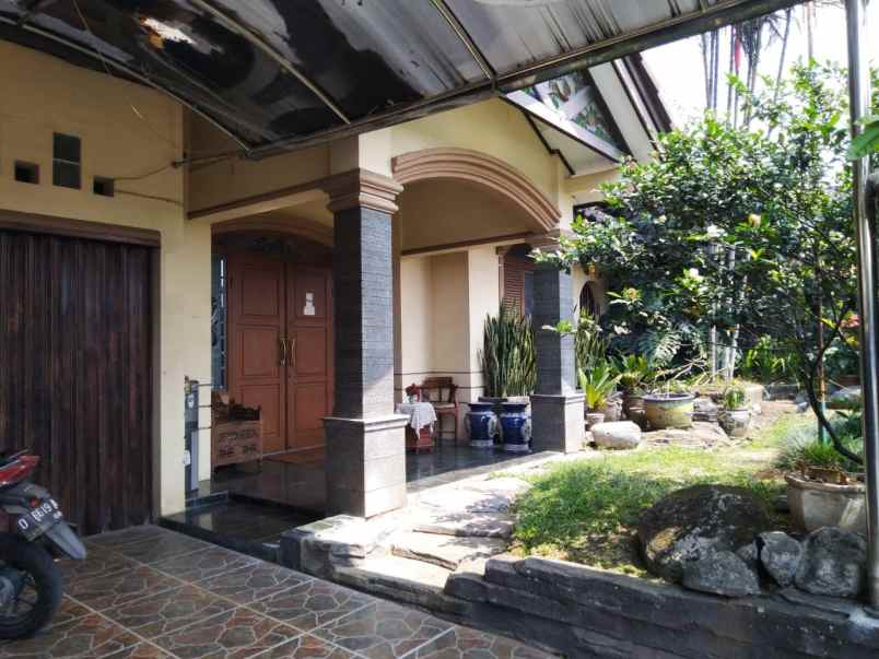 dijual rumah arcamanik