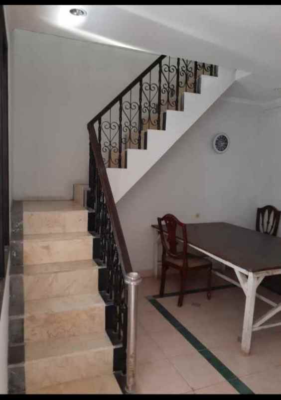 dijual rumah asem baris raya