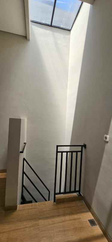 dijual rumah babatan pantai