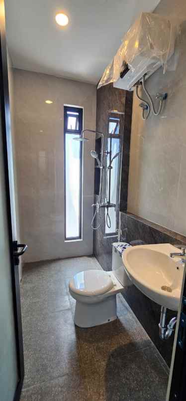 dijual rumah babatan pantai