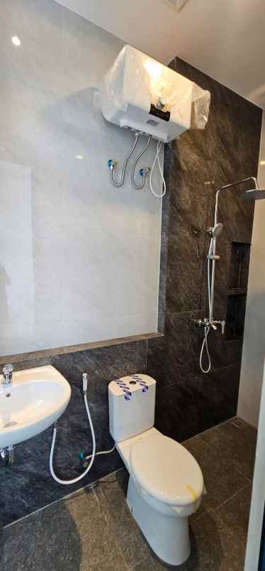 dijual rumah babatan pantai