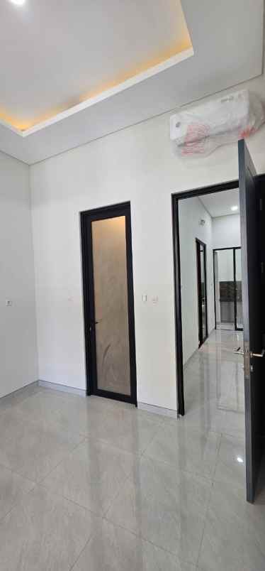 dijual rumah babatan pantai