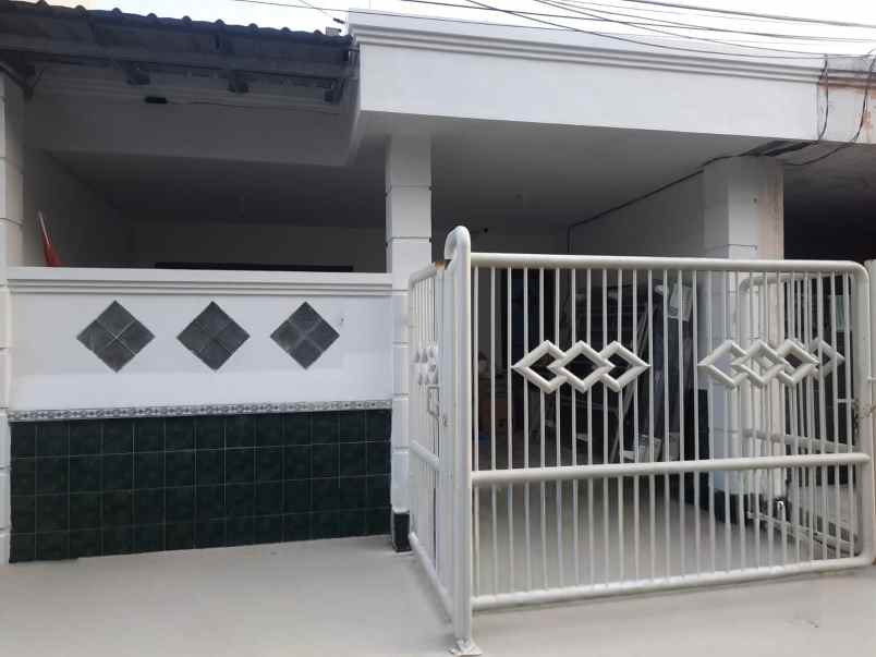 dijual rumah babatan pantai