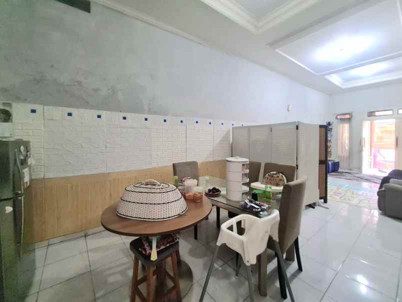 dijual rumah bagus 2 lantai kosongan duren sawit