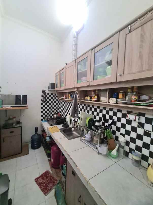 dijual rumah bagus 2 lantai kosongan duren sawit