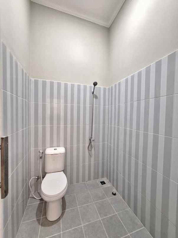 dijual rumah baktijaya setu