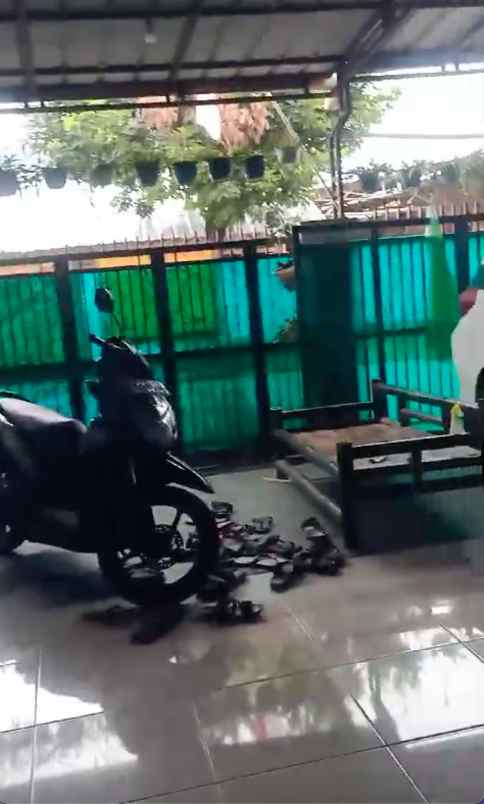 dijual rumah bambu apus