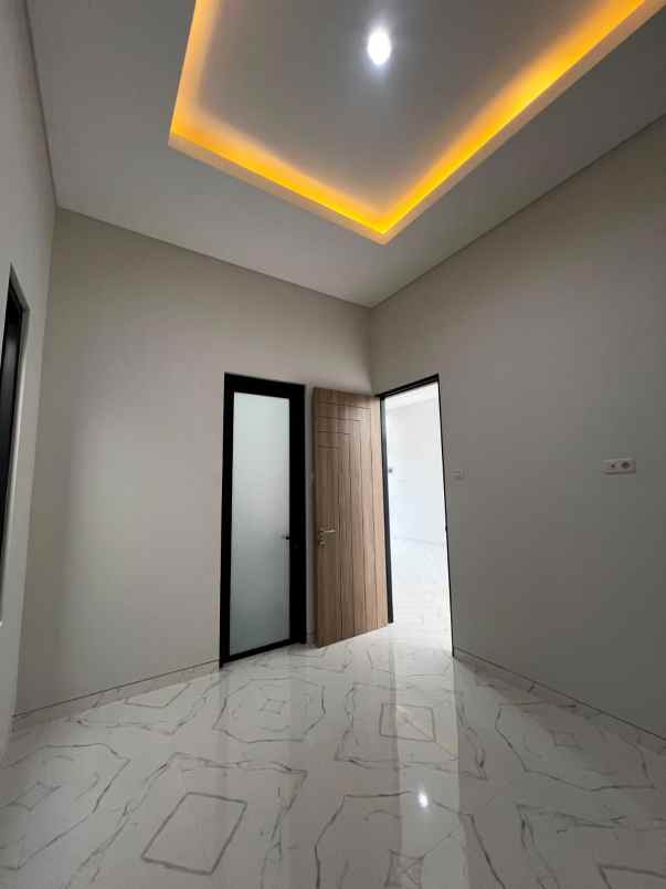dijual rumah baru gress di perumahan nirwana eksekutif