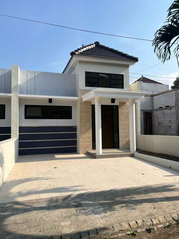 dijual rumah baru kawasan cluster dau dekat kota batu