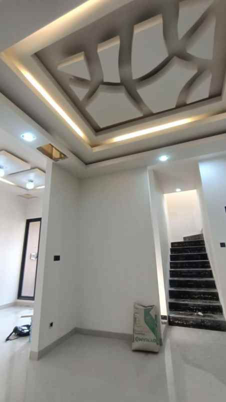 dijual rumah baru mewah minimalis modern 2 lantai