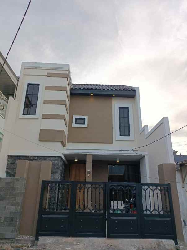 dijual rumah baru mewah minimalis modern 2 lantai