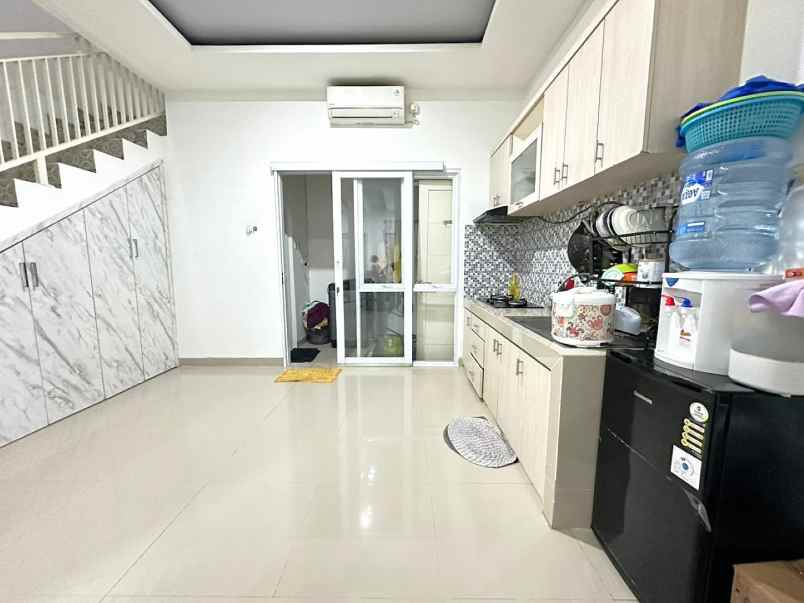 dijual rumah boulevard hijau kota