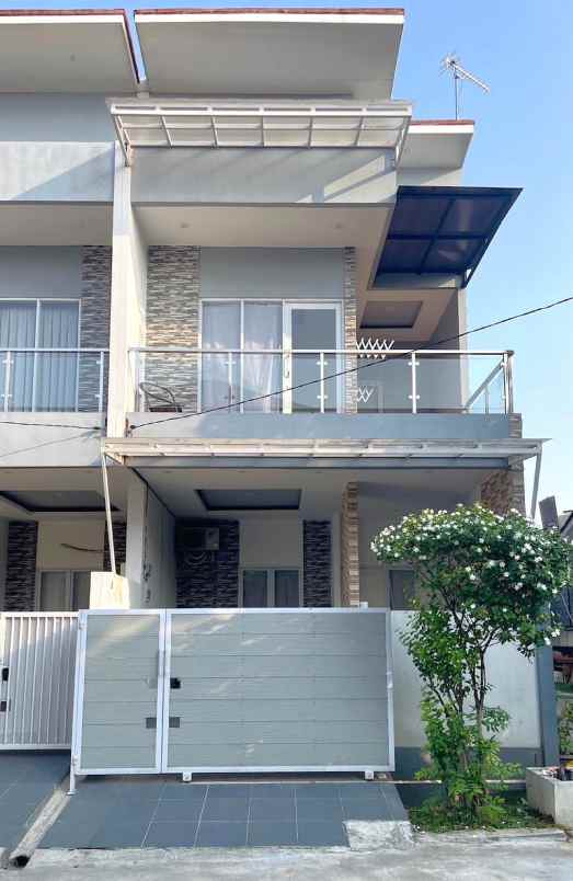 dijual rumah boulevard hijau kota