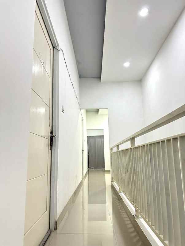 dijual rumah boulevard hijau kota