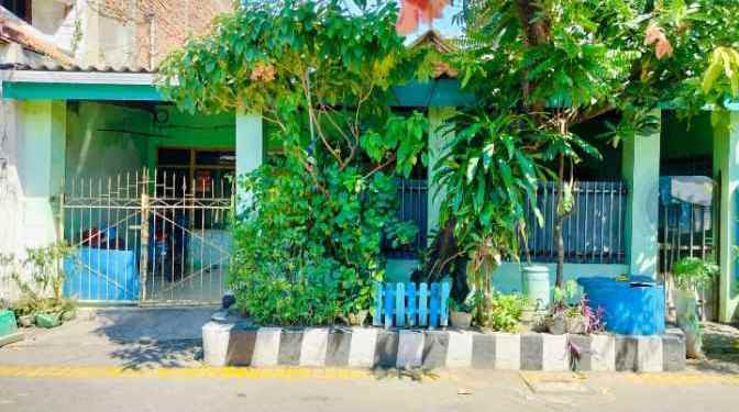 dijual rumah bratang