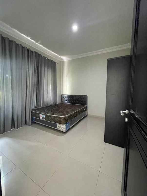 dijual rumah central park